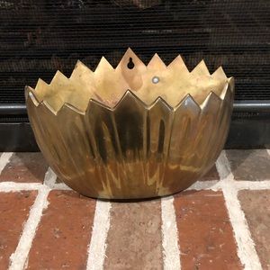 unique vintage gold brass pocket planter wall decoration 6.25” wide 8.75” wide